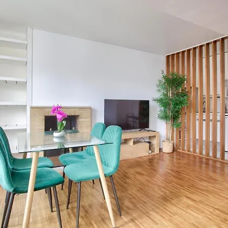 3 Bedrooms Le Marais Beauregard Apartment Paris